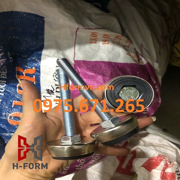 Chân Tăng Chỉnh Đế Sắt Phù Hợp Cho Thiết Bị Nào?  2 Chân tăng chỉnh đế sắt bọc cao su