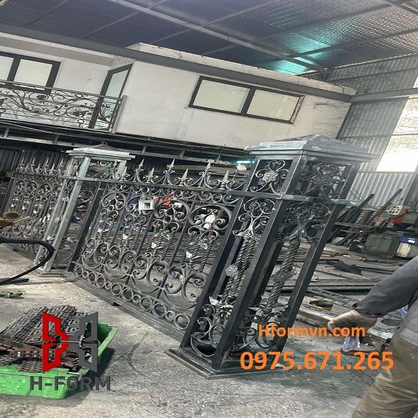 Thi công sắt hàng rào biệt thự cao cấp