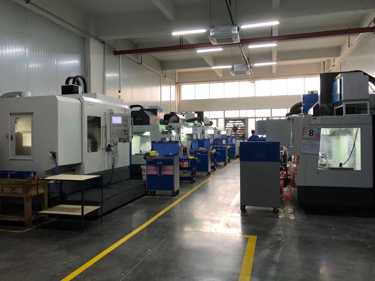 Công Ty TNHH H-FORM Việt Nam – Giải Pháp Cơ Khí Chính Xác Cho Mọi Công Trình 3 Trang thiết bị máy móc hiện đại