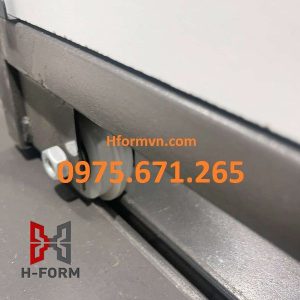 Ứng dụng của bánh xe kệ gạch ray lùa âm phi 68mm